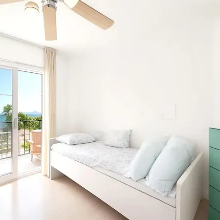 Opium Retreat إِستيبونا