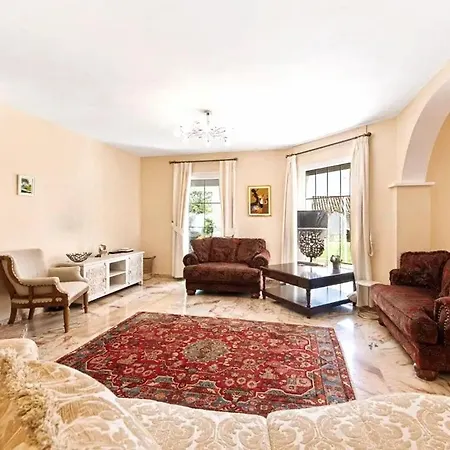 فيلة Opium Retreat *