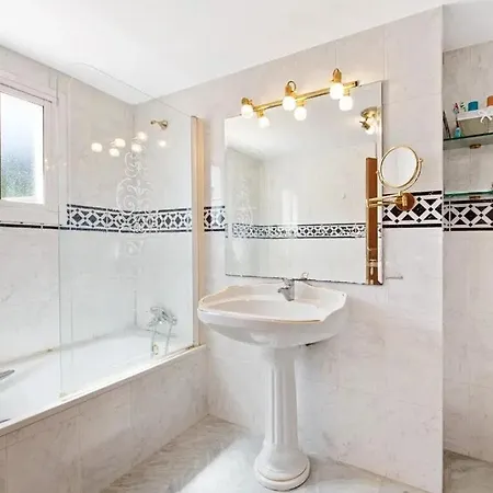 Opium Retreat إِستيبونا